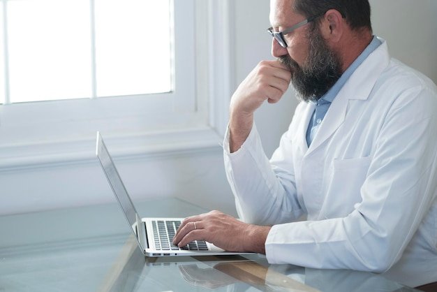 Image article RankingFirst SEO Medical - repondre-avis-negatifs