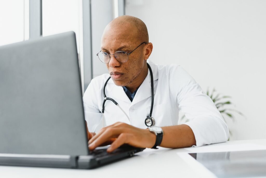 Création site web médical : critères pour choisir la bonne agence